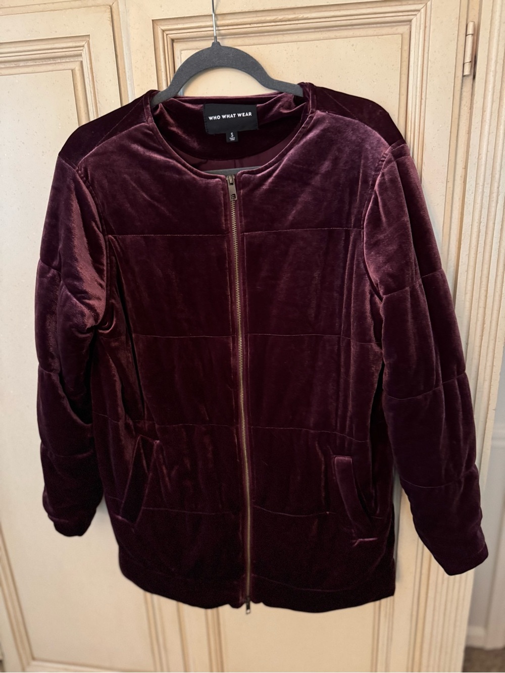 Who What Wear Velvet Zip-Front Puffer Jacket in Deep Burgundy